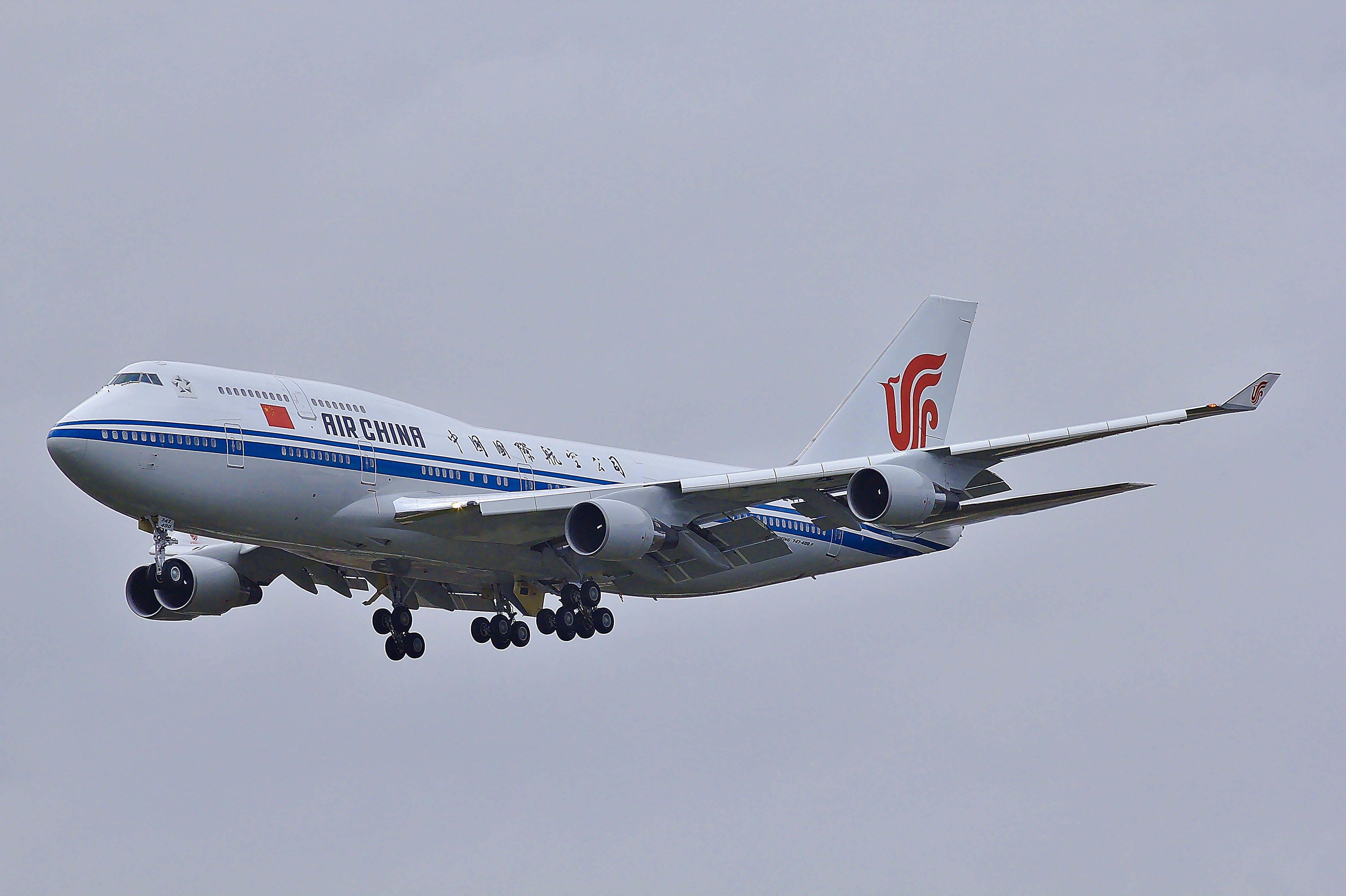 Boeing 747-4J6