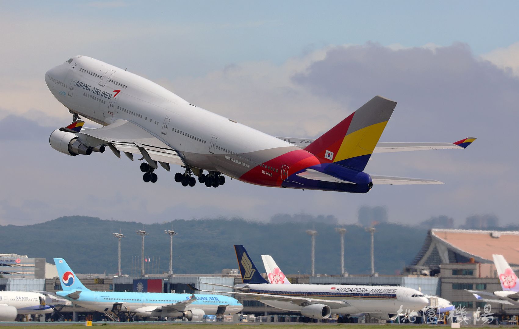 AAR B744