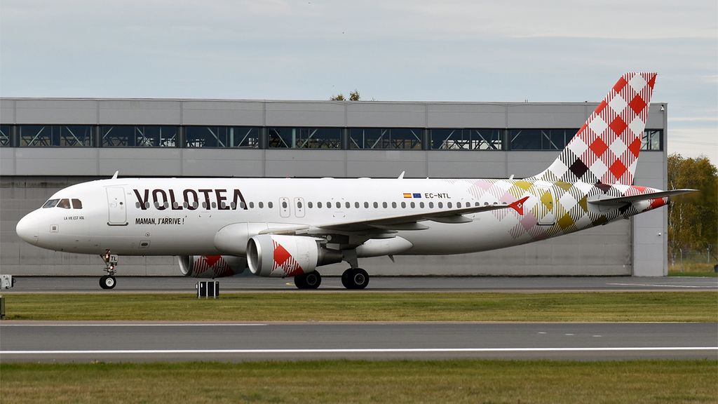 Airbus A320-214