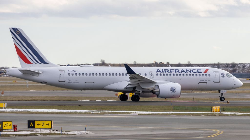 Airbus A220-300