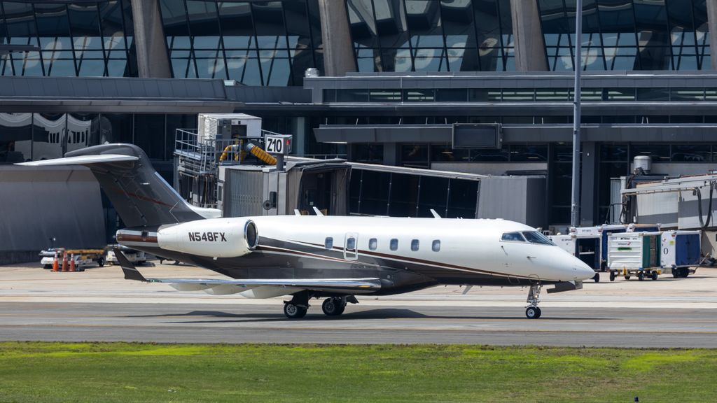 Bombardier Challenger 300