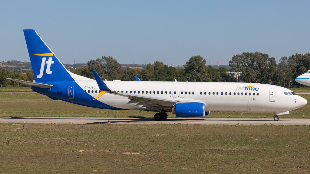 Boeing 737-8KN(WL)