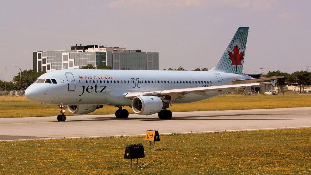 Airbus A319-100 Jetz