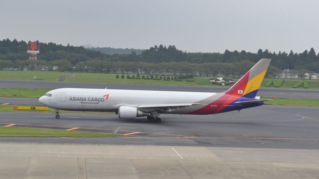 Boeing 767-38EF(ER)