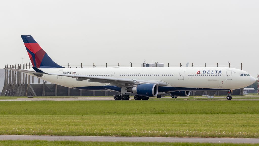 Airbus A330-323