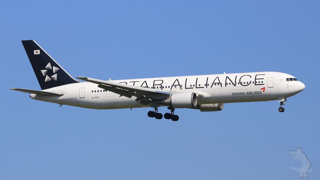Boeing 767-38E