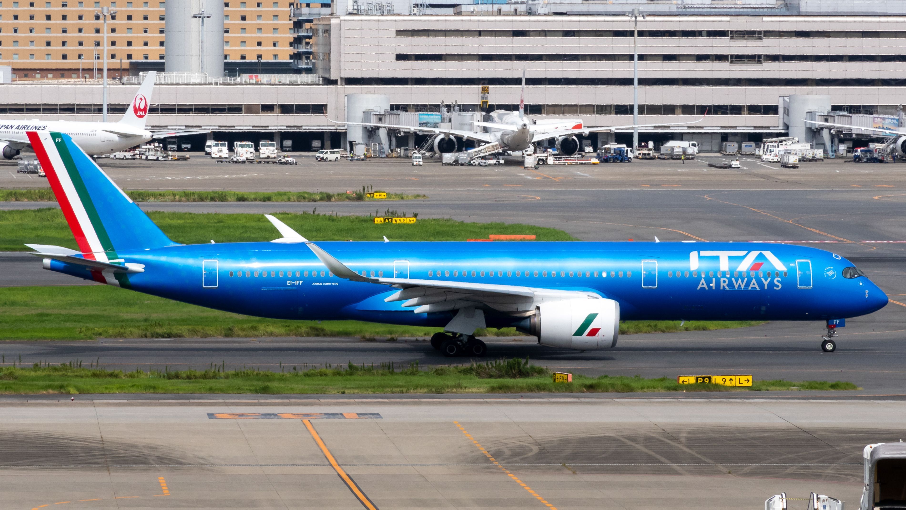 Airbus A350-941