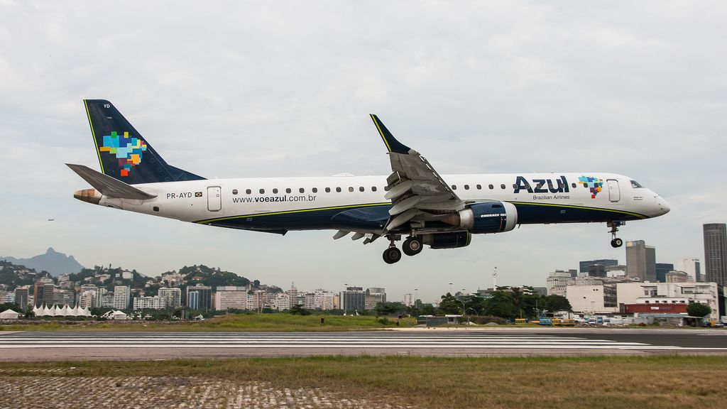 Embraer ERJ-195AR