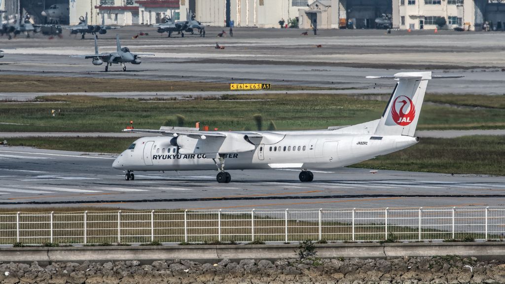 Bombardier DHC-8-402Q Dash 8 Combi