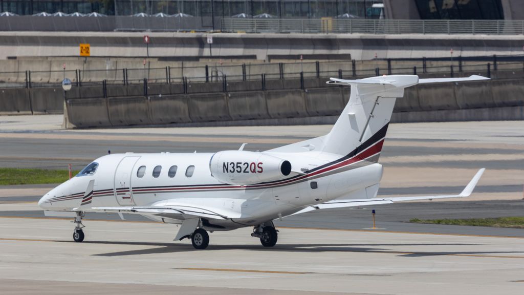 Embraer Phenom 300