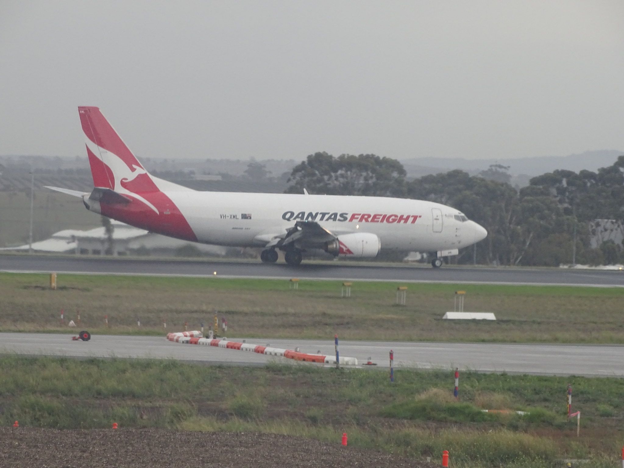 Boeing 737-376(SF)