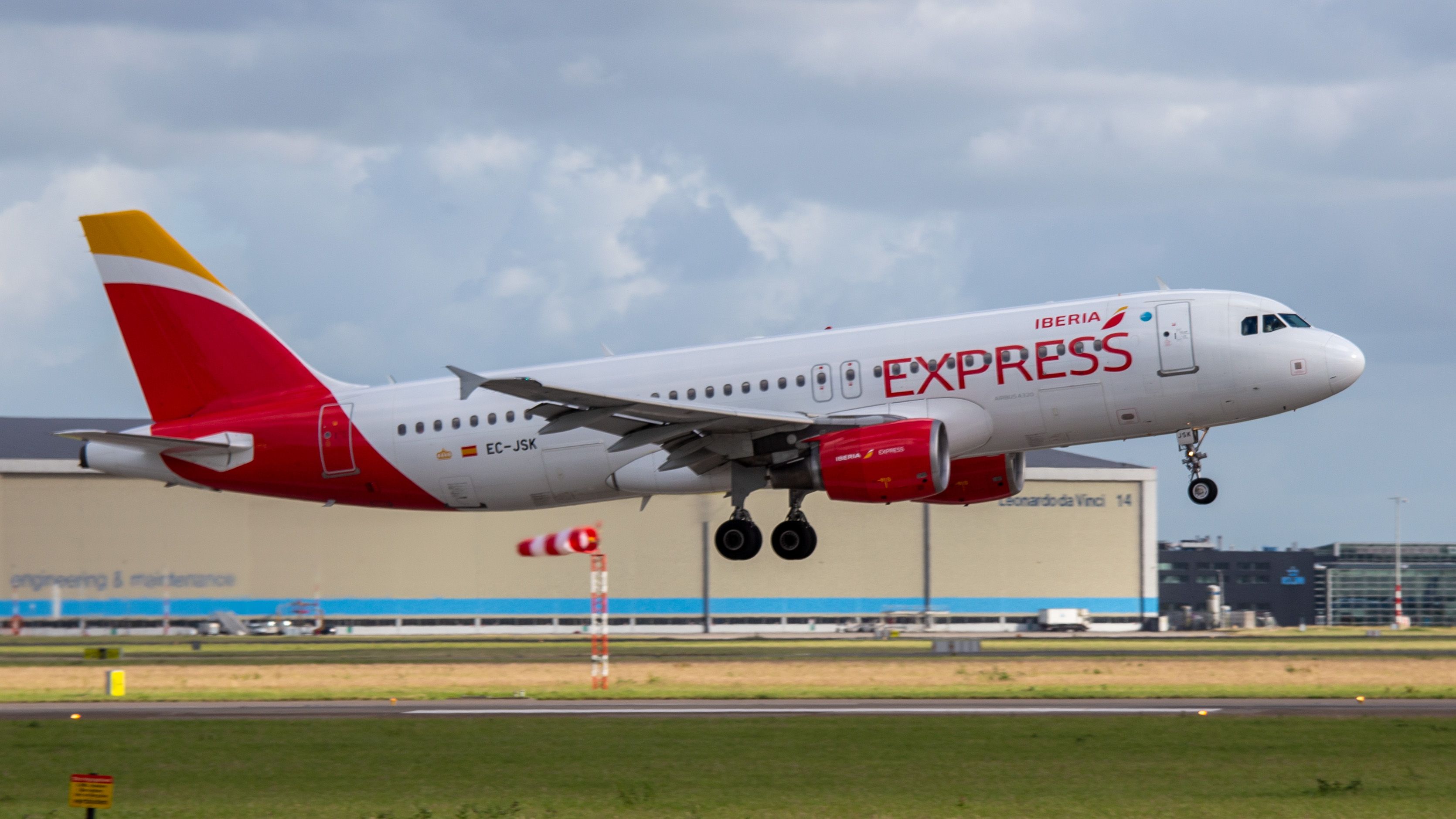 Airbus A320-214